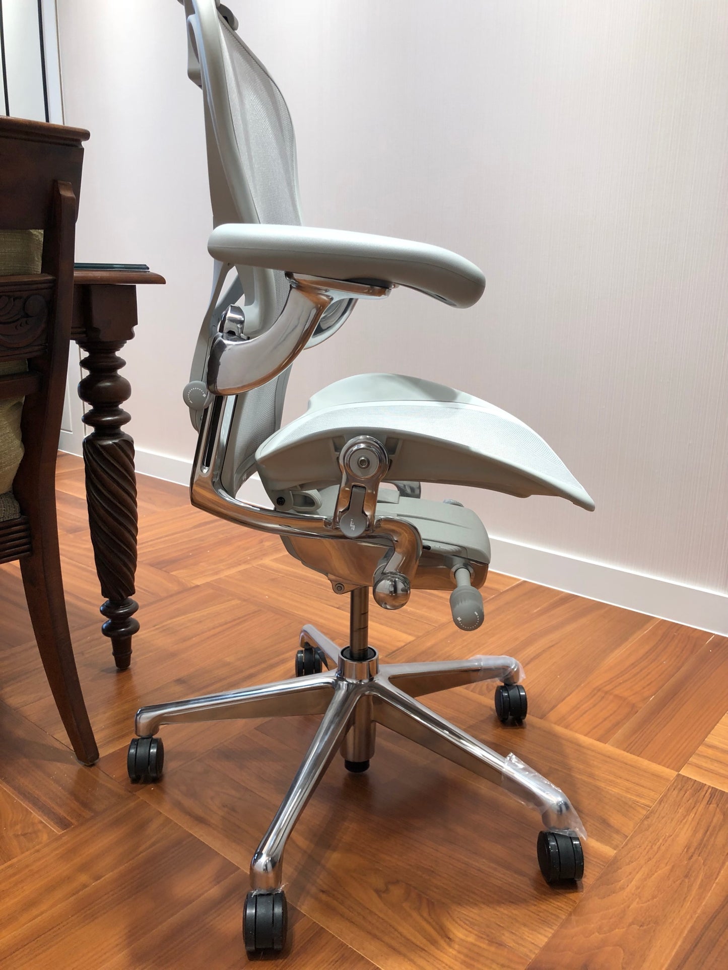 Herman Miller Aeron Chair - Mineral Polished Aluminium base/frame (1 Year Warranty)