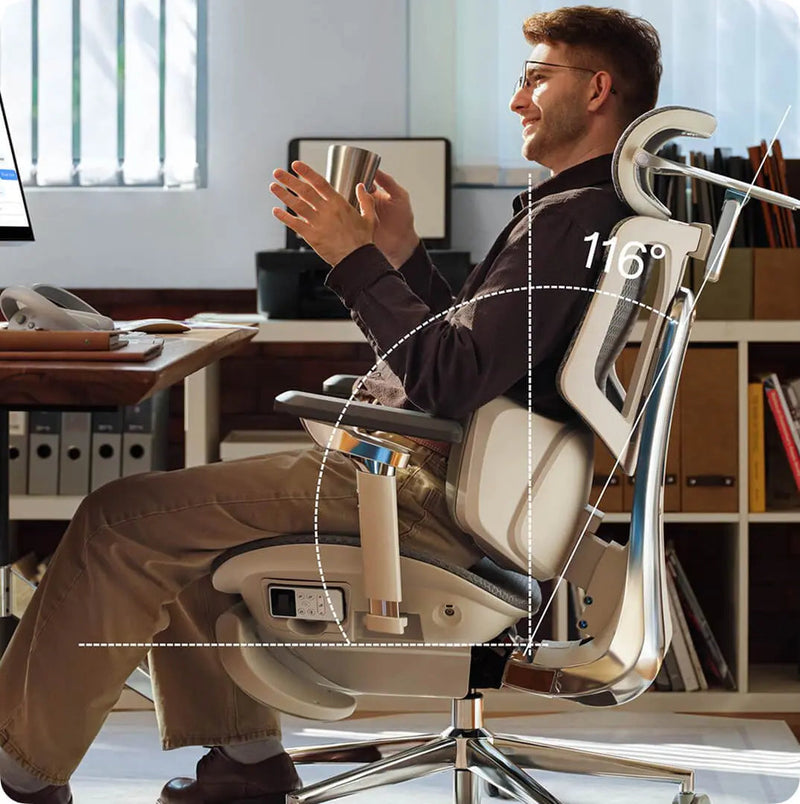 Man holding a cup in the HBADA X7 reclined to 116°