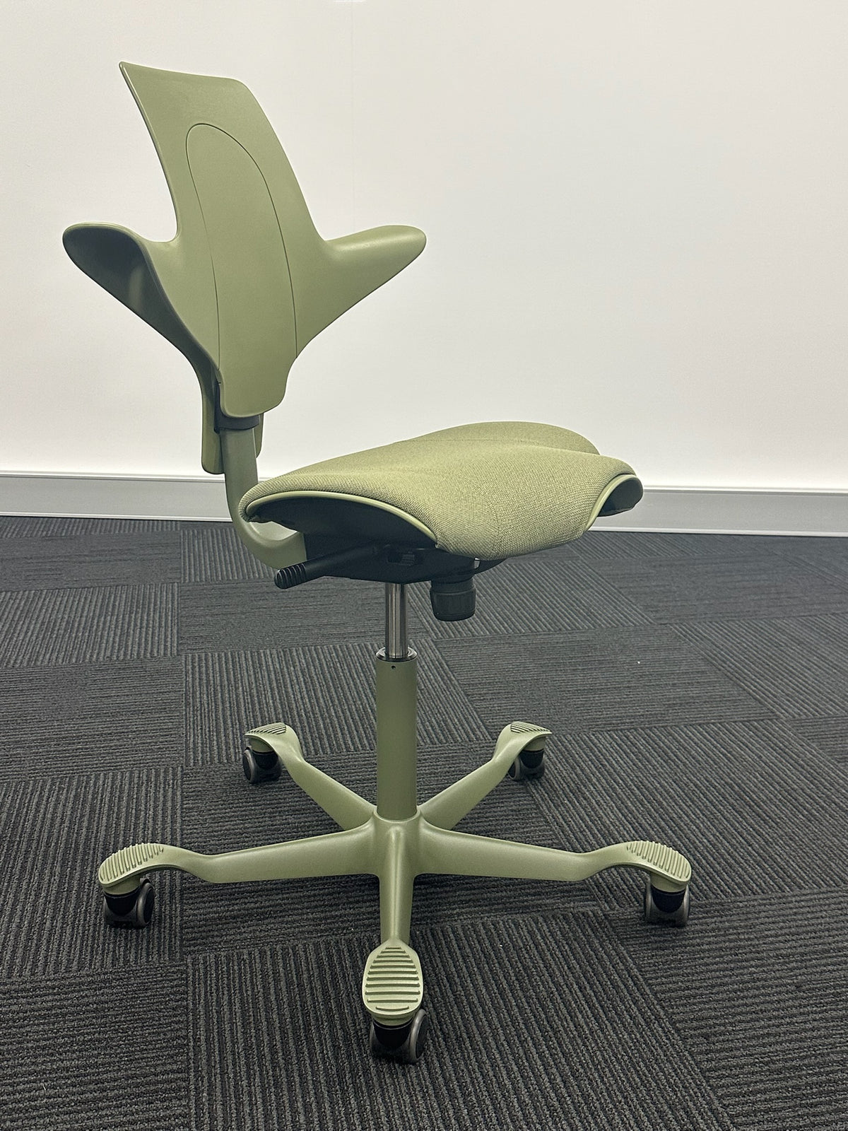 LiberNovo Omni Pro Dynamic Ergonomic Chair