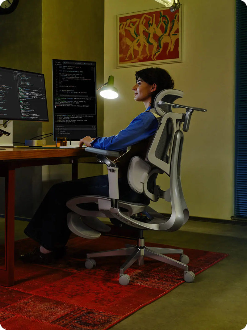 The same developer working at night in the HBADA E3 Pro