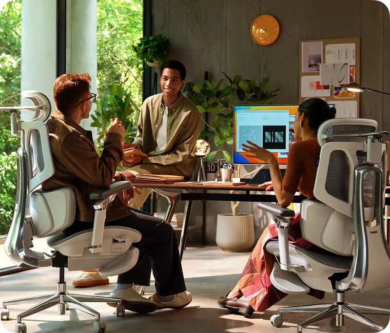 Product manager meeting with colleagues while seated in the HBADA X7