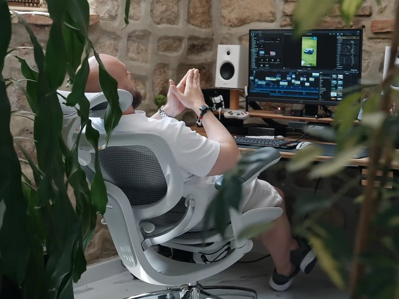 ThisIsE at a desk in the DORO-C300 Pro V2