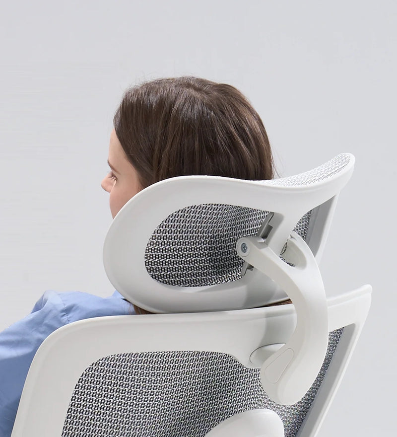 Ultra-wide 3D headrest