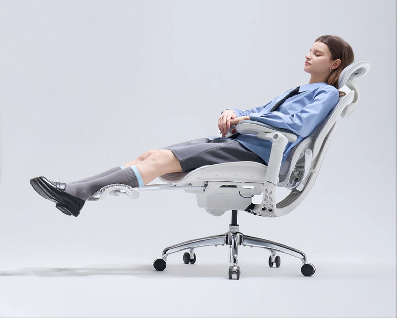 Smart weight-sensing recline