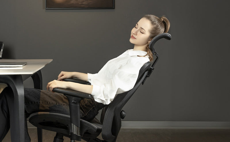 Reclining in the Sihoo M57
